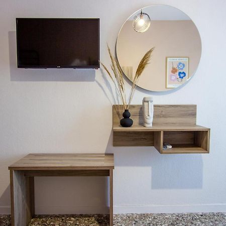 Anassa Apartments อัสโปรวาลตา ภายนอก รูปภาพ