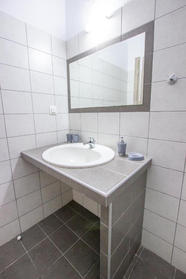 Anassa Apartments อัสโปรวาลตา ภายนอก รูปภาพ